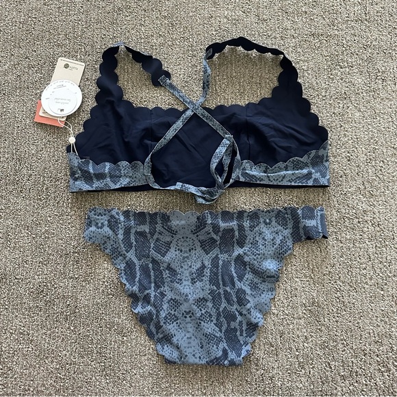 PQ Swim Reversible Seamless Wave Halter Bikini‎ Top L & Seamless Wave Bikini M - Picture 6 of 9